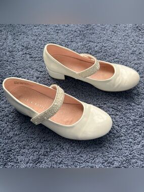 Kelly & Katie Girl’s Eva Mary Jane Pump White Size 5M